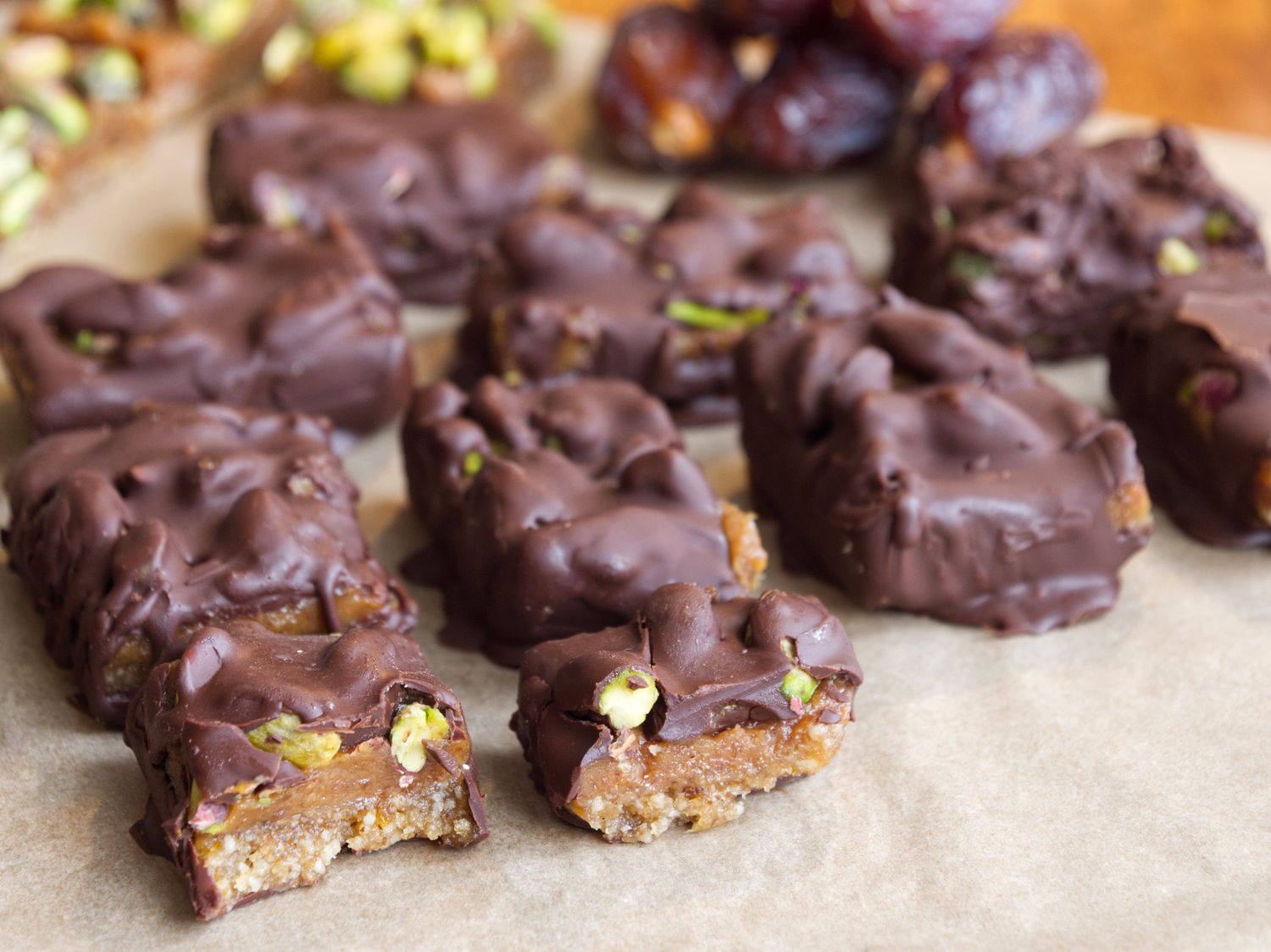 date-pistachio-choc-bar-1500