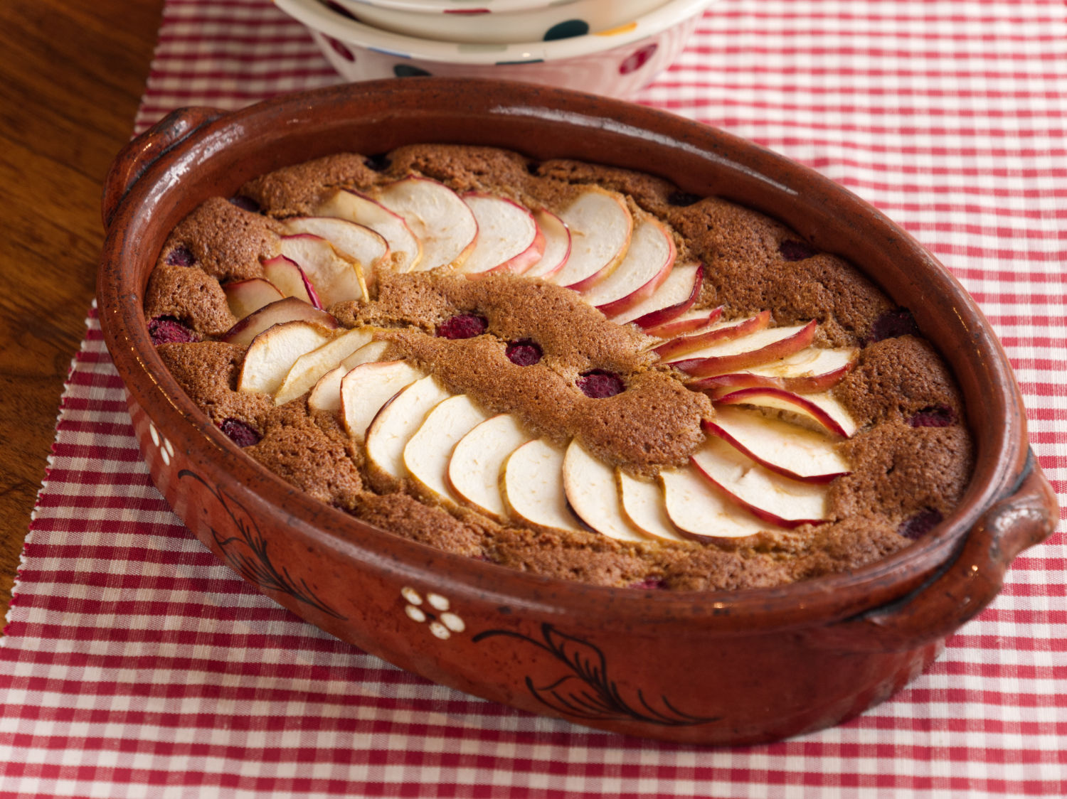 raspberry-apple-cinnamon-tray-bake-1500