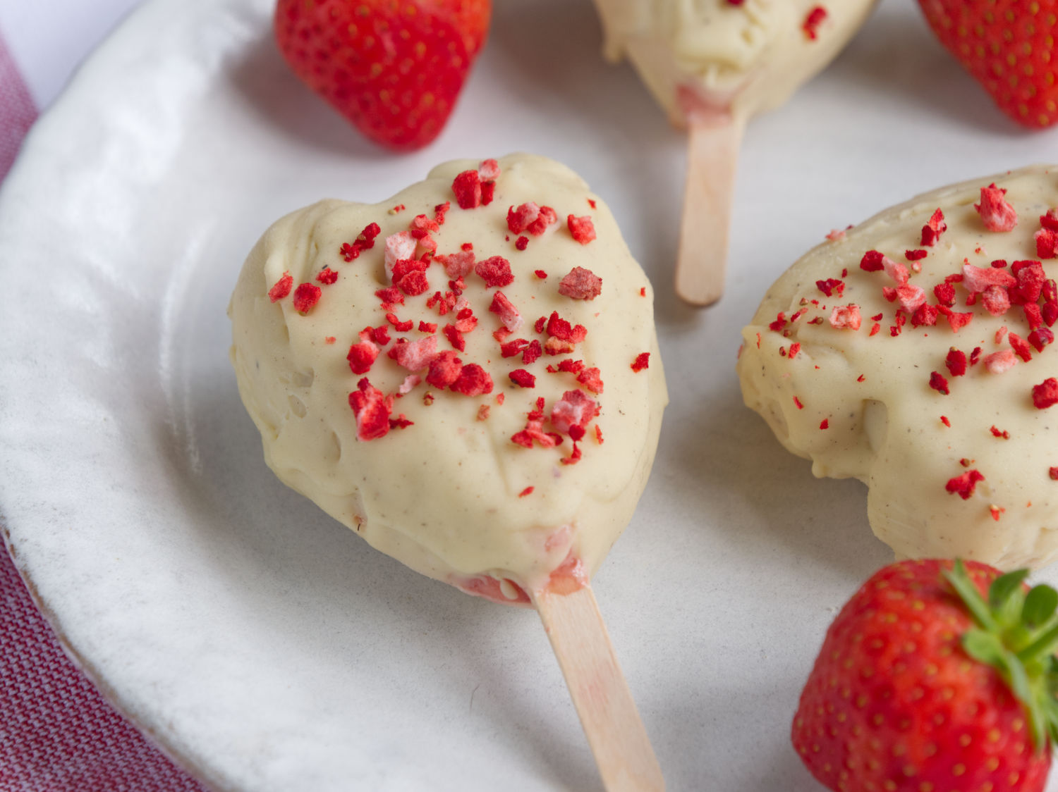 white-chocolate-strawberry-ices-1500