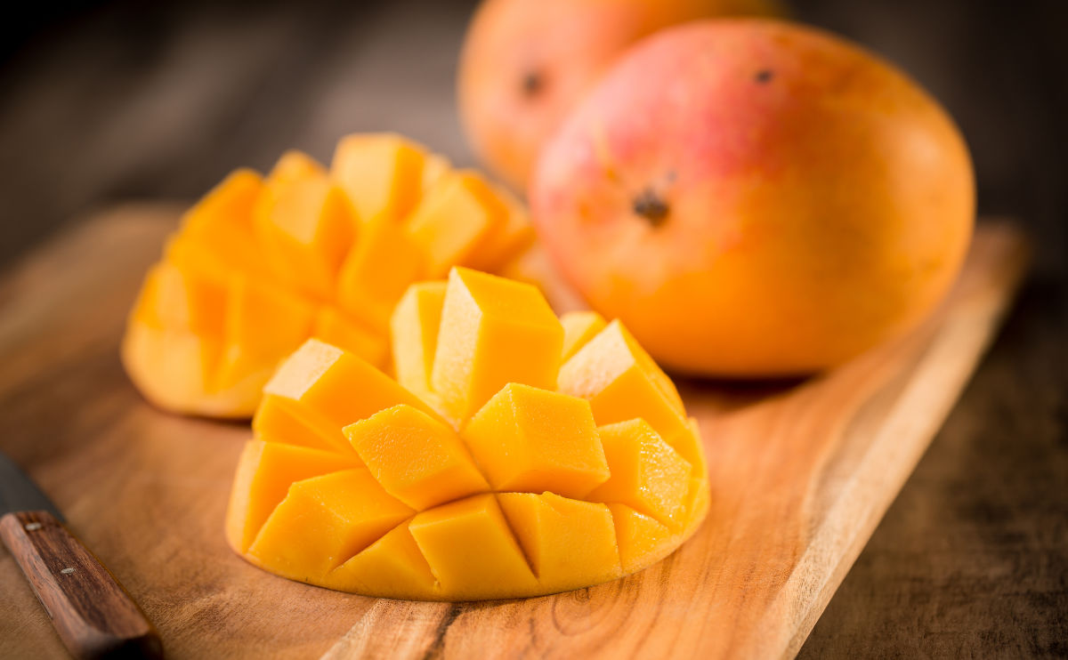 Mango fruit and mango slices